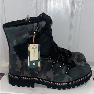 EARTH Kodiak Glacier waterproof boots in Camouflage NWOB